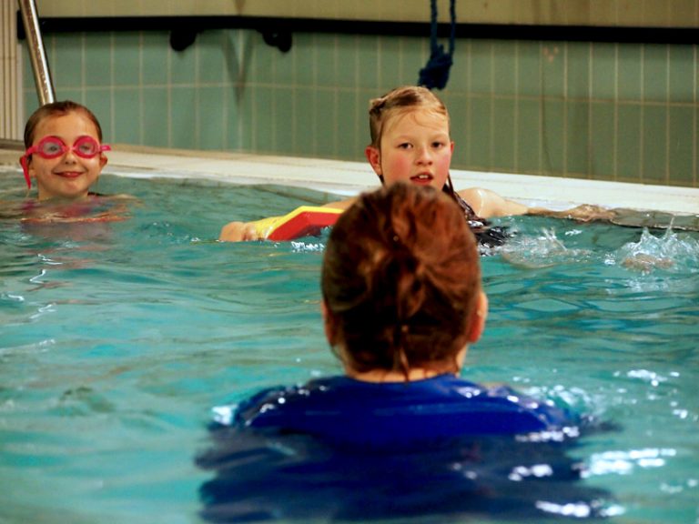 Kids in Swimming pool with Splash Swimming Lessons